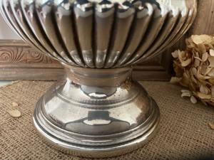 Seau à glace classique en métal finition argentée, idéal pour le refroidissement du champagne et du vin, décoration de table et mise en scène d'événements de luxe, provenance Inde - Product Image 3