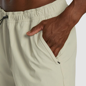 Shorts de sport pour hommes à taille haute avec logo personnalisé sur le devant, couleur unie, séchage rapide, coupe oversize, entrejambe de 5 pouces, respirant, en toile imperméable - Product Image 4