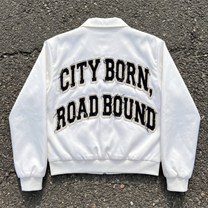 Blouson Bomber en Satin Blanc Brodé pour Homme, Style Vintage avec Patch Lettres, Fermeture Éclair et Col Rabattable - Product Image 5
