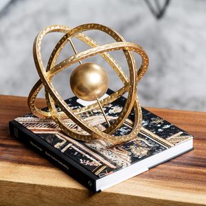 Esfera Metálica Dorada Decorativa con Bola Central, Escultura Metálica Moderna para Mesa de Centro, Sala de Estar, Oficina, Dormitorio - Product Image 4