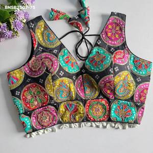 Proveedor de la colección de blusas de la mejor calidad en seda crepé suave con motivos de animales y figuras y borde Kodi, de Surat. - Product Image 3