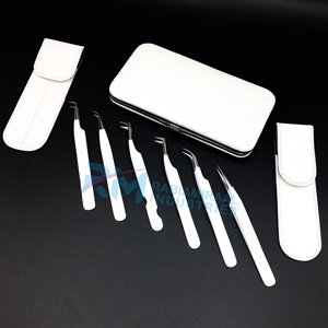 Pinzas para extensión de pestañas RMI Silver Shin Tip de acero inoxidable con recubrimiento en polvo blanco y estuche magnético blanco - Product Image 4