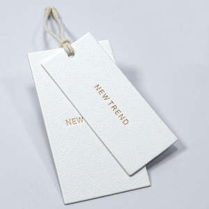 Étiquettes suspendues personnalisées haut de gamme avec estampage à chaud et finition gaufrée - Product Image 2