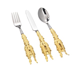 Finition haut de gamme avec de riches poignées dorées, magnifique ensemble de couverts pour une présentation de table luxueuse. - Product Image 1