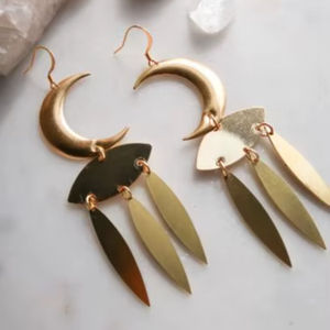 Pendientes de aro finos chapados en oro al por mayor, pendientes llamativos de latón para mujer, económicos y modernos - Product Image 1