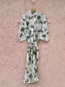 Kimono de Algodón Hecho a Mano con Estampado Floral de Selva, Estilo Bohemio Largo Indio, Maxi Vestido de Primavera/Verano con Cuello en V, Túnica de Descanso, Bata de Baño, Ropa de Playa para Mujer - Product Image 6
