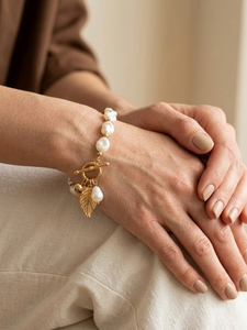 JURA JEWELS Brazalete de Acero Inoxidable con Forma de Corazón y Perlas, Chapado en Oro para Mujer, Antideslustre, Regalo - Product Image 4