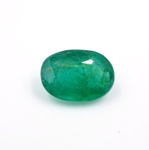 มรกตแซมเบีย: พลอยสีเขียวรูปไข่เจียระไน 3.30 กะรัต - Product Image 1