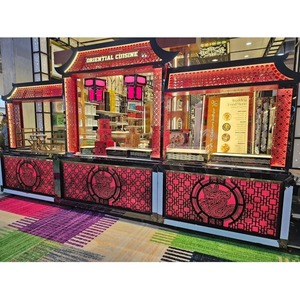 Comptoir de restauration avec une architecture traditionnelle d'inspiration chinoise, éclairage rouge et motifs de treillis complexes - Product Image 1