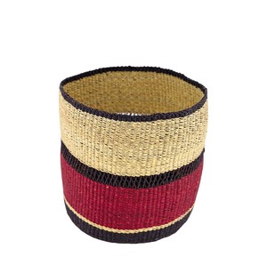 Panier en jonc de mer au design unique, fait main, aux couleurs bordeaux et noir, pour le rangement et le transport du linge sale - Product Image 1