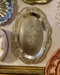 Plateau de service de luxe personnalisé, fait main, de qualité supérieure, avec poignée et finition design, plateau de service en laiton massif - Product Image 1