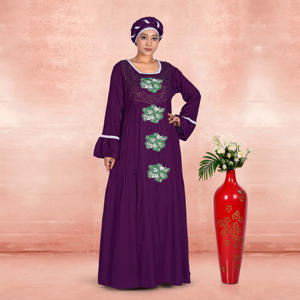 Kaftan en rayonne brodé avec détails complexes sur le col, manches évasées, élégant, longueur ras du sol, silhouette fluide, idéal pour l'Aïd et le Ramadan, tenue modeste - Product Image 3