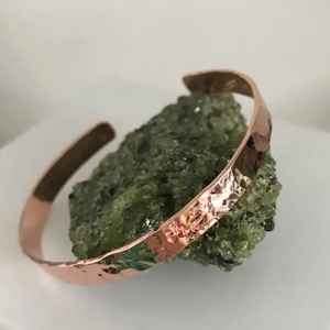 กำไลข้อมือรูปหัวใจอลูมิเนียมสำหรับผู้หญิง แบบแม่เหล็ก ทำด้วยมือ ของขวัญแปลกใหม่จากอินเดีย - Product Image 5