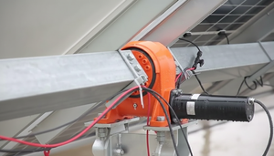 Sistema de Seguimiento Solar de un Solo Eje para 60 Paneles Fotovoltaicos |   Seguidor Solar Automático 3.0 con Protección Contra el Viento para Plantas de Energía Solar de Montaje en Suelo - Product Image 3