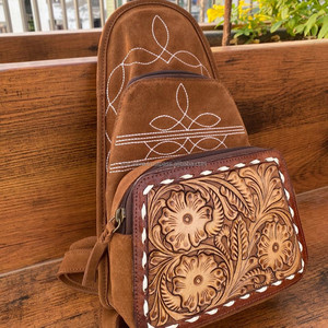 Sac de poitrine en cuir suédé Tan outillé à la main avec sac à dos Western en cuir véritable Floral Crossbody Sling Bags pour femmes - Product Image 2