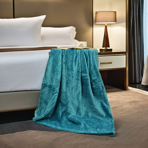 Vente en gros de couverture de sieste de bureau en soie 100% conception personnalisée de jet de polaire de corail de flanelle chaude pour l'hiver avec motif imprimé - Product Image 1