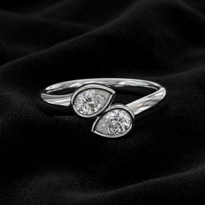 Anillo de Plata de Ley 925 con Diamante Cultivado en Laboratorio de Corte Pera de 1.3ct, Anillo Toi Et Moi con Bisel, Joyería Fina para Novia - Product Image 1