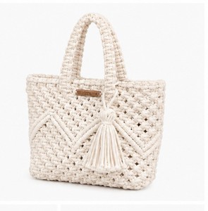 Bolso de hombro de algodón macramé y ganchillo hecho a mano para mujer, ideal para compras en boutiques, regalos y uso personal. Venta al por mayor. - Product Image 4