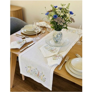 Nappe de table en lin blanc brodée de motifs floraux vintage personnalisables, de haute qualité, avec ourlet festonné, pour mariage et restaurant (vente en gros) - Product Image 1