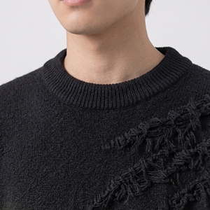 Pull en maille surdimensionné pour homme, dégradé noir à vert olive, effet vieilli, avec détails texturés effilochés, streetwear personnalisé - Product Image 4
