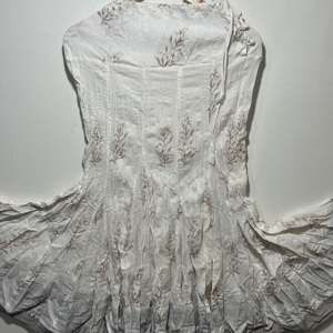 กระโปรงผ้าฝ้ายสีขาว 100% สำหรับผู้หญิงระดับพรีเมียม – กระโปรงพิมพ์ลายดอกไม้สไตล์ลำลองสุดหรู - Product Image 3