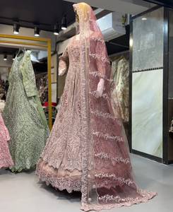 ชุดเจ้าสาวแบบอินโด-เวสเทิร์นสุดหรู โดยริวาอายัต เฮ้าส์ - Product Image 1