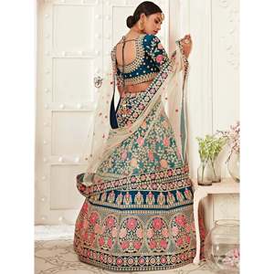 Tenue de mariage grande taille en velours brodé Lehenga Choli dans un bleu ravissant - Product Image 6