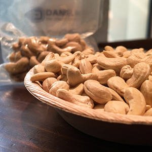 Nueces de Anacardo Frescas, Orgánicas y Naturales de Vietnam W240, Alta Calidad, Certificadas por USDA/BRC/Halal, 100% Naturales, Envasadas al Vacío - Product Image 1