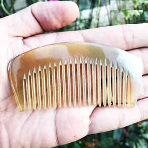 Peine de cuerno natural de tamaño de bolsillo para viajes, herramienta para el cuidado del cabello, desenredar y suavizar el cabello - Product Image 4