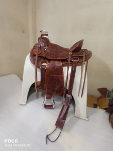 Selle de cheval d'équitation occidentale Ranch Selle de cheval de coupe Selle d'équitation de plaisir en cuir véritable faite à la main avec un design professionnel - Product Image 2