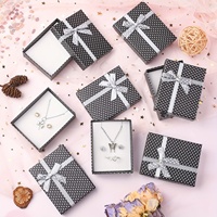Boîte à bijoux avec logo personnalisé, emballage cadeau en papier coloré de haute qualité, étui de rangement