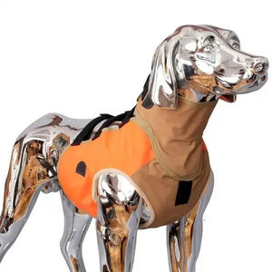 Ropa para mascotas hecha de tela 100% poliéster y nailon, con estampado de camuflaje y técnica de teñido liso, abrigos sin mangas para uso en paseos al aire libre. - Product Image 1