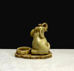 Figura Decorativa de Elefante Semisentado de Resina con Polvo de Mármol Hecha a Mano para Decoración del Hogar - Product Image 4