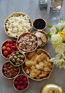 ถาดเสิร์ฟทองเหลืองงานฝีมือแบบหนาพิเศษ พร้อมขอบแกะสลักลายดอกไม้และผิวเคลือบเงา - Product Image 3