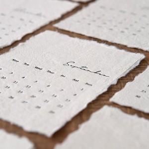 Papel de acuarela hecho <span class=keywords><strong>a</strong></span> mano de 300 GSM, tamaño <span class=keywords><strong>A2</strong></span>, con borde desflecado y textura rugosa, 50 hojas, papel para invitaciones artesanales OEM, venta al por mayor - Product Image 5