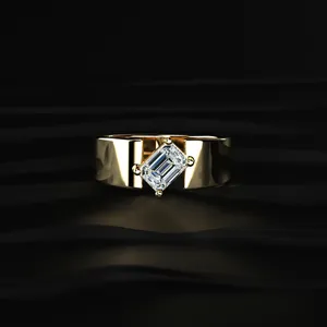 Anillo de Diamantes con Corte Esmeralda de 1.0 Quilates, Anillo Asimétrico con Banda en Forma de Cigarro, Anillo de Diamantes de Ajuste Cómodo, Banda de Diamantes de Oro Amarillo Hecha a Mano - Product Image 1