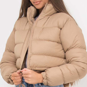 Chaqueta corta acolchada de invierno personalizada para mujer, ropa informal premium para mujer, a prueba de viento, con cierre de cremallera y bolsillos laterales, chaquetas para mujer - Product Image 3