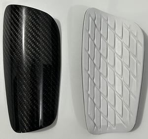Protège-tibias personnalisés modernes bleus et or à rayures en plastique, fibre de carbone et PVC avec protection de base pour adultes - Product Image 6