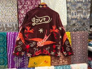 Nueva llegada: Chaqueta Suzani hecha a mano para mujer - Product Image 5