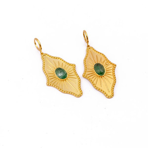 Pendientes de aro Aurelia Sunburst Mose Agate chapados en oro - Joyería con clip texturizado chapado en oro - Product Image 3