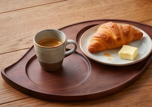 Plateau en bois fait main, forme irrégulière, style Wabi Sabi, assiettes et plats, assiette plate, design en bois naturel pour la cuisine - Product Image 3
