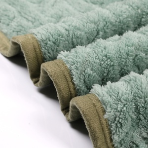 Couverture en <span class=keywords><strong>polaire</strong></span> moderne à motif de <span class=keywords><strong>mouton</strong></span> tie-dye de haute qualité 100% polyester, design plié, personnalisable, portable, chaude, 300 g/m² - Product Image 5