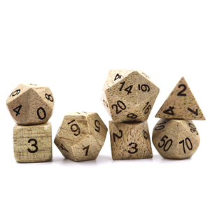 Ensemble de dés polyédriques en bois faits à la main, gravés, en bois naturel, pour jeux de table, dés de forme irrégulière, objets d'art et de collection - Product Image 5