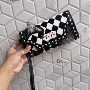 Cartera de Cuero Tallada a Mano con Diseño de Damasquera, Estuche para Teléfono, Cartera de Piel de Vacuno con Forro de Pelo, Cartera de Cuero Estilo Western Multiusos - Product Image 1