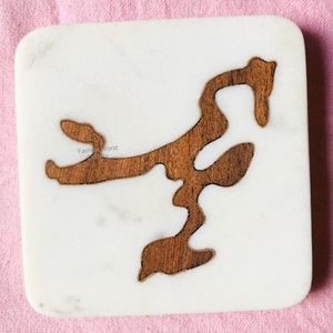 Dessous de verre en pierre de marbre personnalisé avec logo et texte en or Dessous de verre élégant gravé sur mesure pour bureau à domicile ou marque d'entreprise - Product Image 4