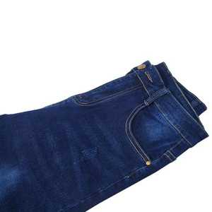 Jeans de mujer de talla grande de cintura alta y pierna recta, hasta la rodilla, de mezclilla lavada a la piedra, cómodos, casuales, con logotipo personalizado y cierre de botón. - Product Image 6