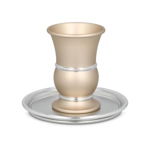 Copa de Kiddush de Aluminio Moderna y Personalizada con Platillo Negro, Ecológica y Sostenible, Copa de Vino de Lujo de Dos Tonos para el Sábado - Product Image 4