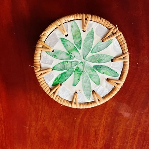 ที่รองแก้วเซรามิกทรงกลมลายหวาย ทูเยต์ ดุง ทำจากเส้นใยธรรมชาติ ทนความร้อน ลายดอกไม้คลาสสิก ของตกแต่งวันหยุด ของขวัญ ผลิตในเวียดนาม - Product Image 3