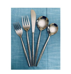 Ensemble de couverts en métal élégant et moderne, en acier inoxydable robuste, pour cafés, restaurants, hôtellerie et repas en famille - Product Image 6