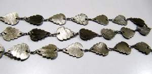 Chaîne de chapelet en forme de feuille : Chaîne de connexion en métal martelé, 10x13mm, vendue au mètre - Product Image 5